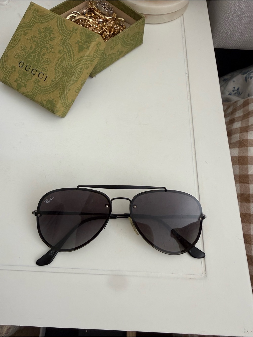 Ray-Ban Black Aviator Sunglasses with Dark Gray Lenses
